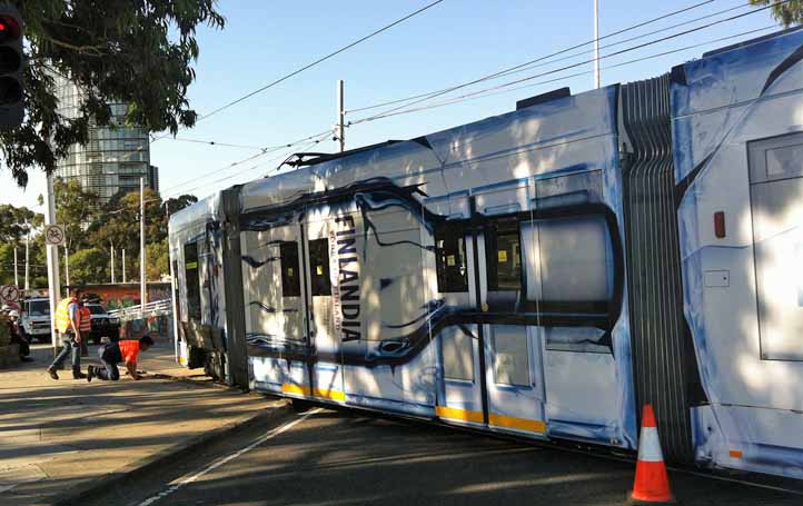 Yarra Tram Combino Finlandia derail 3522